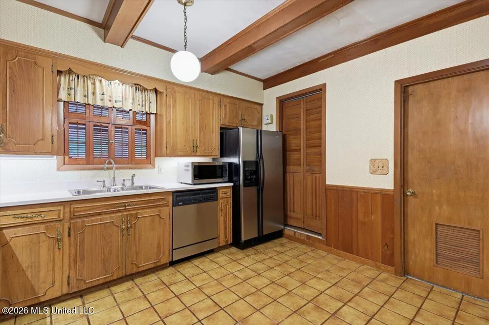 144 Colonial Circle Jackson, MS 39211