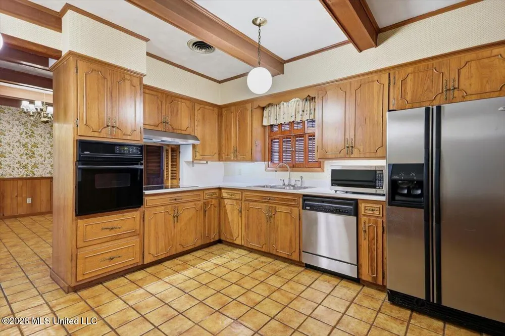144 Colonial Circle Jackson, MS 39211