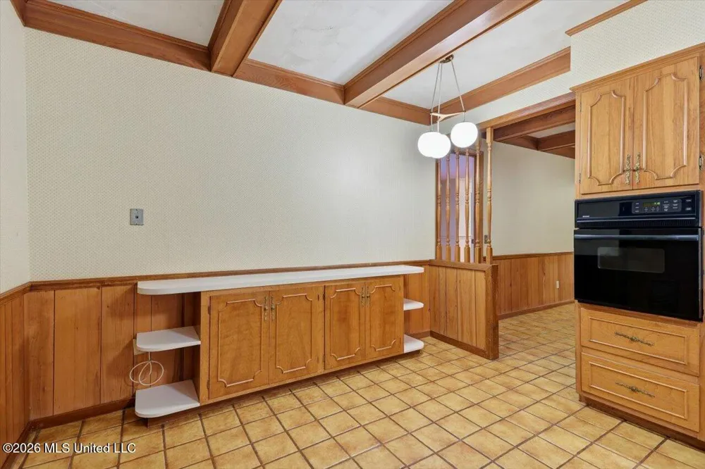 144 Colonial Circle Jackson, MS 39211