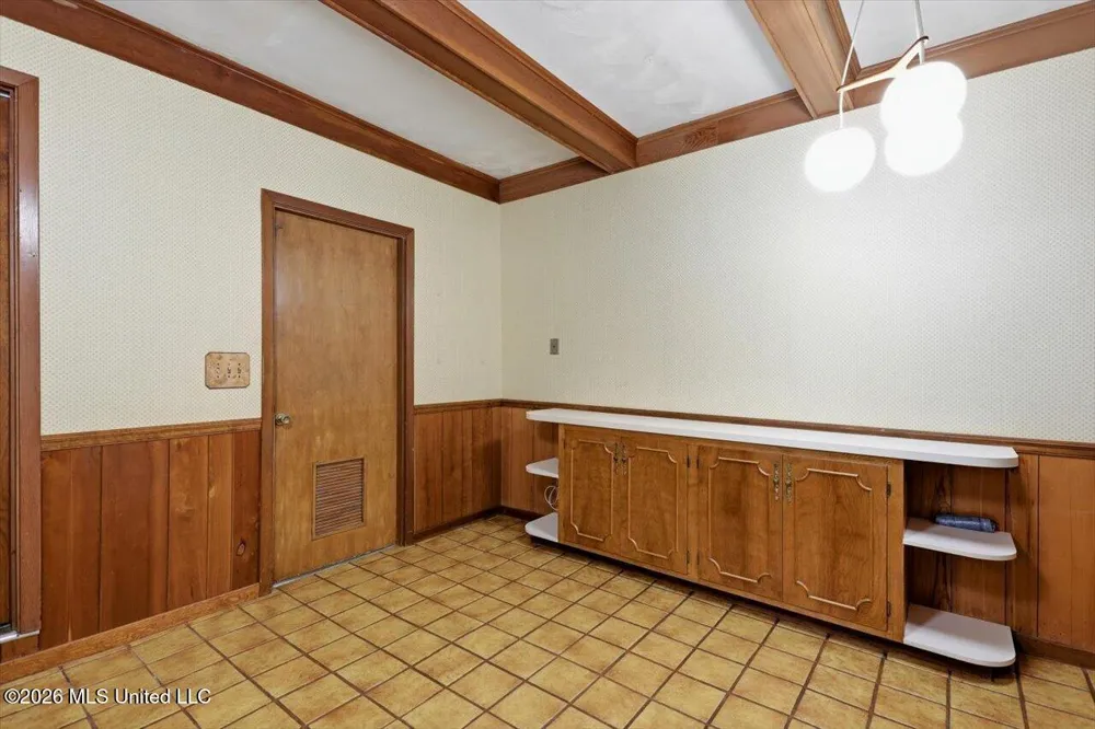 144 Colonial Circle Jackson, MS 39211