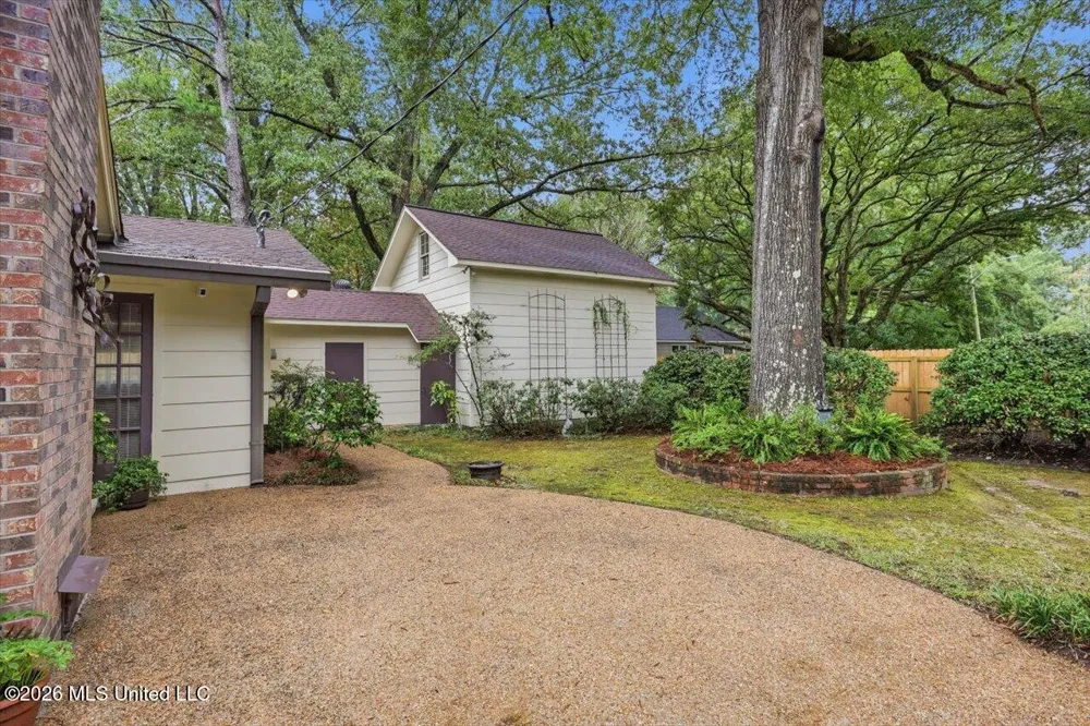 144 Colonial Circle Jackson, MS 39211