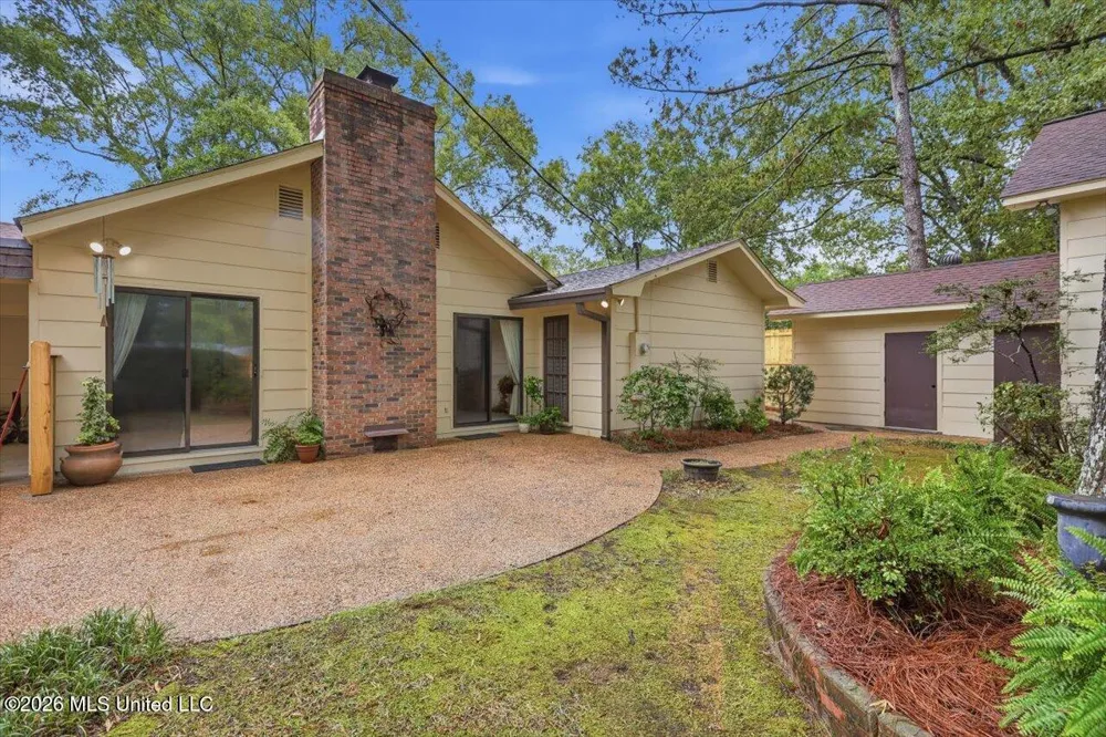 144 Colonial Circle Jackson, MS 39211