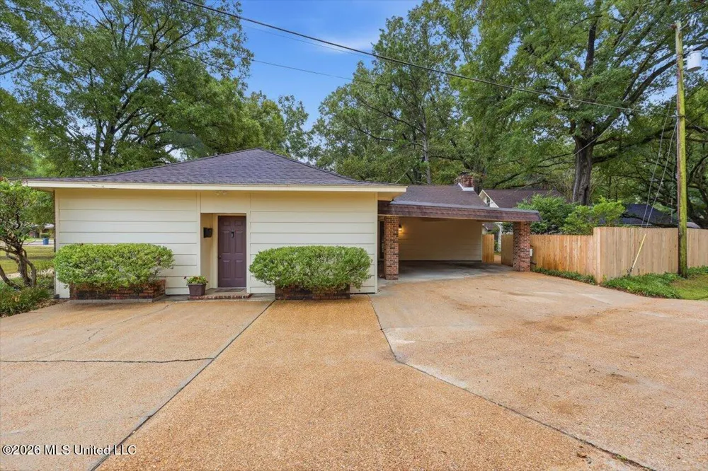 144 Colonial Circle Jackson, MS 39211
