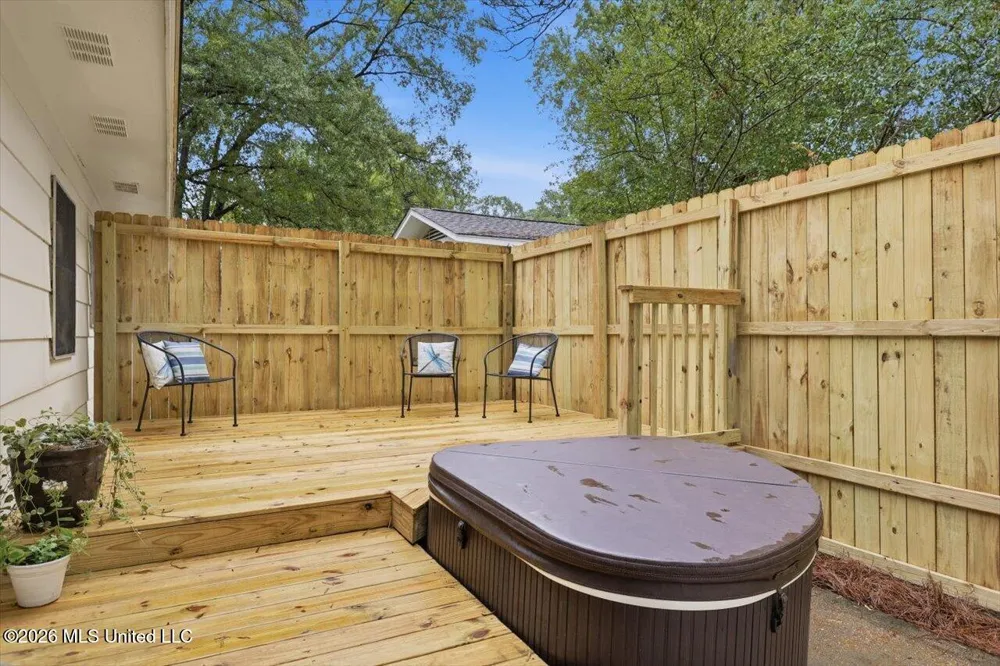 144 Colonial Circle Jackson, MS 39211