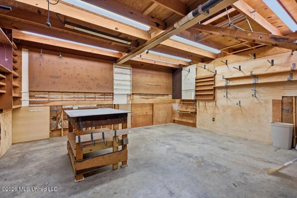 144 Colonial Circle Jackson, MS 39211