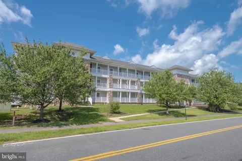 231 ROUNDHOUSE DRIVE #3E