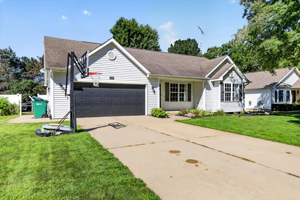 4239 Suffield Woods Avenue Portage City, MI 49002