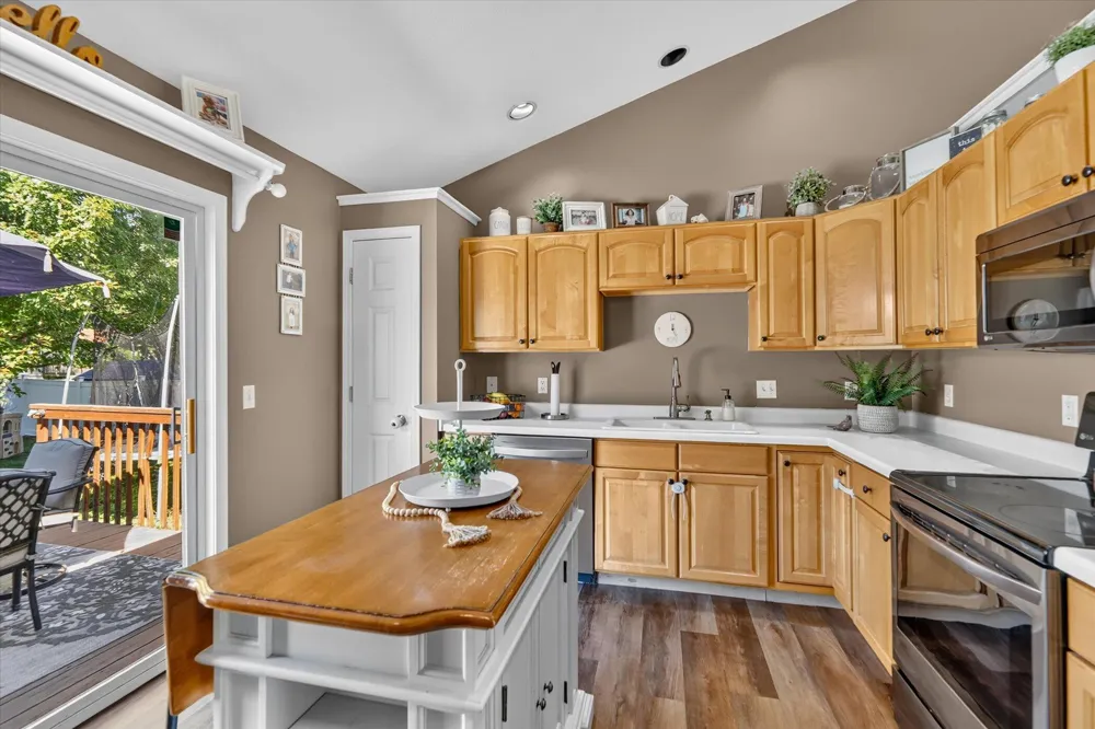 4239 Suffield Woods Avenue Portage City, MI 49002