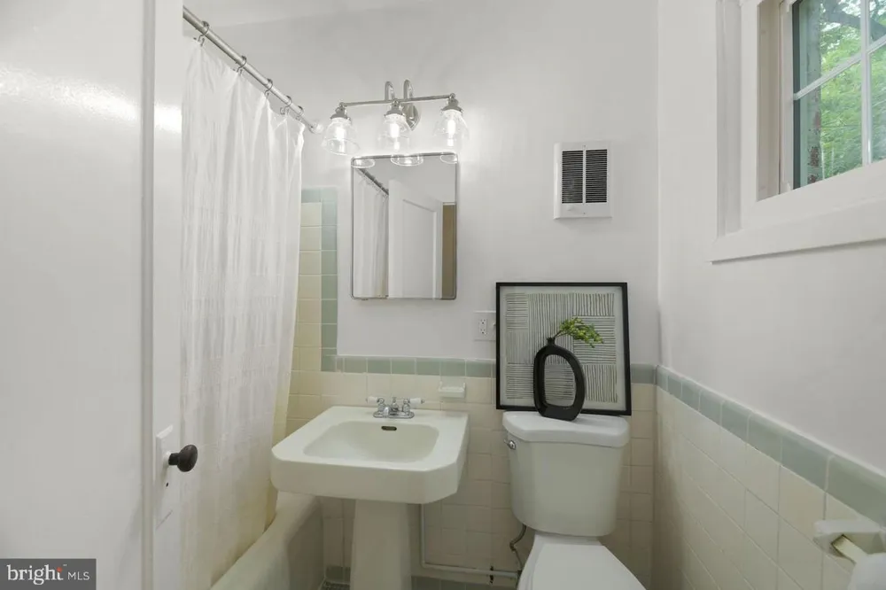 3319 VALLEY DRIVE Alexandria, VA 22302