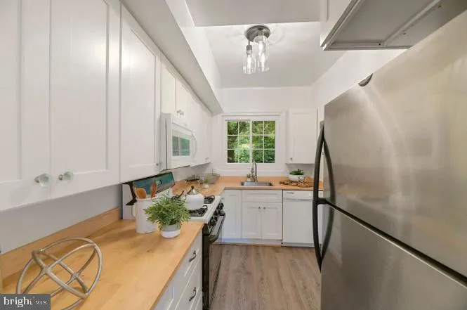 3319 VALLEY DRIVE Alexandria, VA 22302