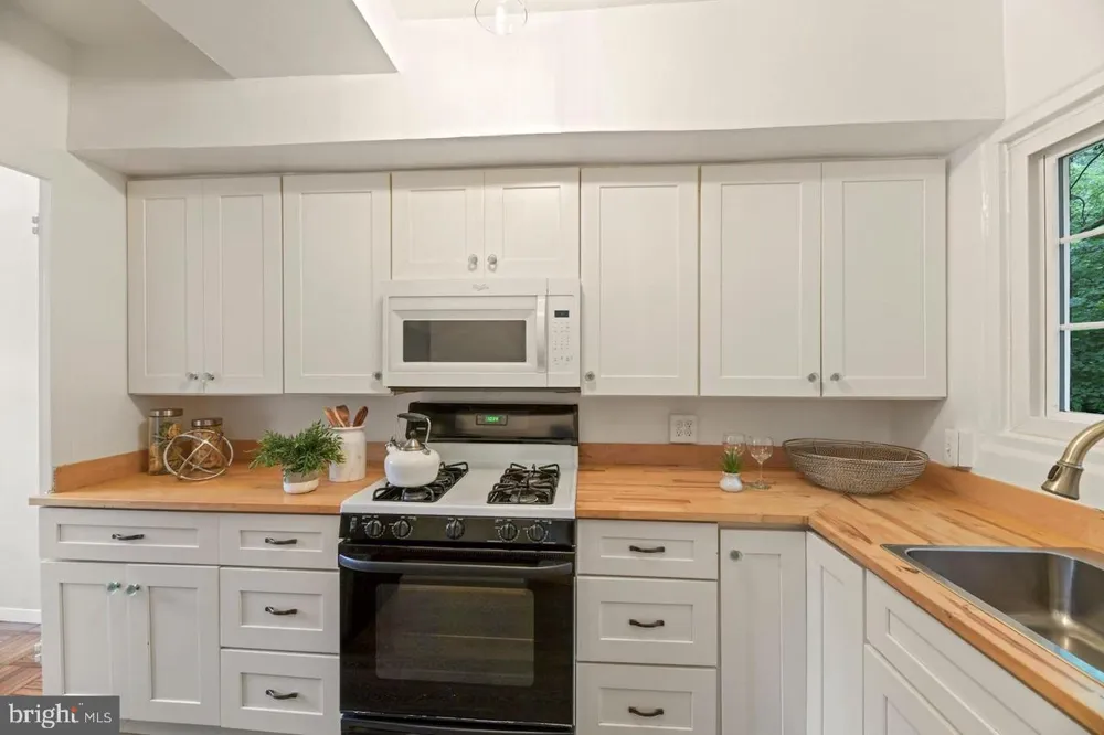 3319 VALLEY DRIVE Alexandria, VA 22302
