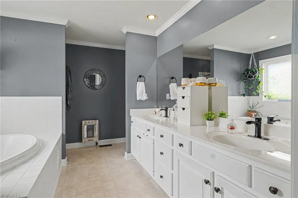124 Glen Oaks Drive King, NC 27021