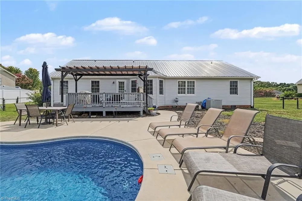 124 Glen Oaks Drive King, NC 27021