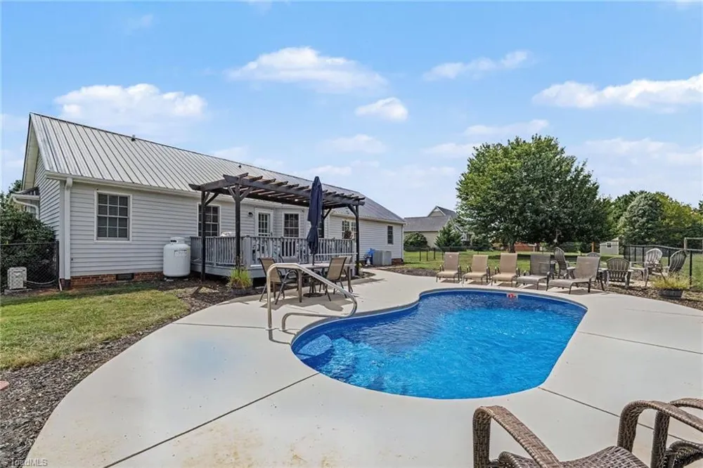 124 Glen Oaks Drive King, NC 27021