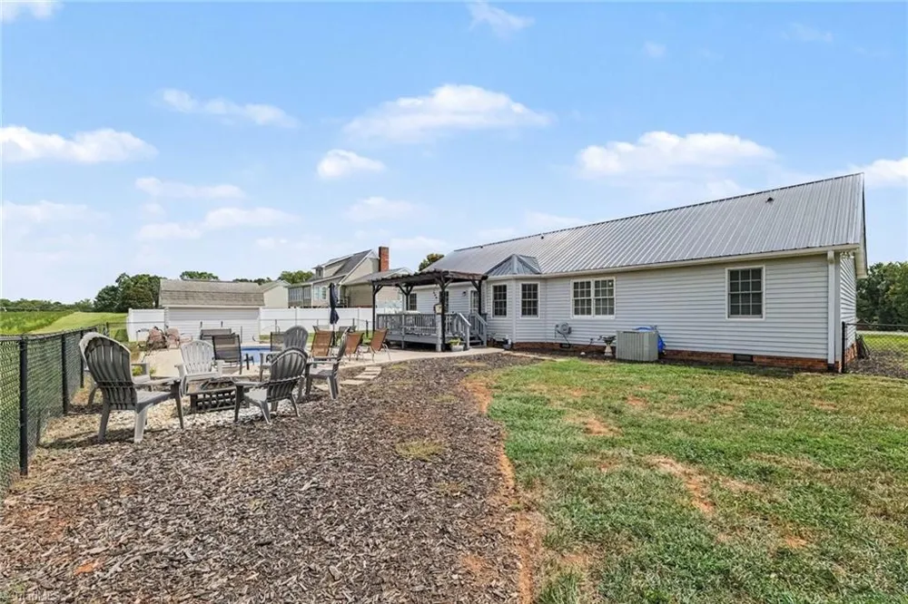 124 Glen Oaks Drive King, NC 27021