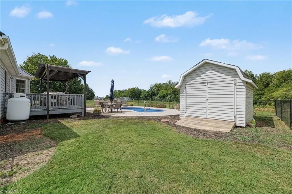 124 Glen Oaks Drive King, NC 27021