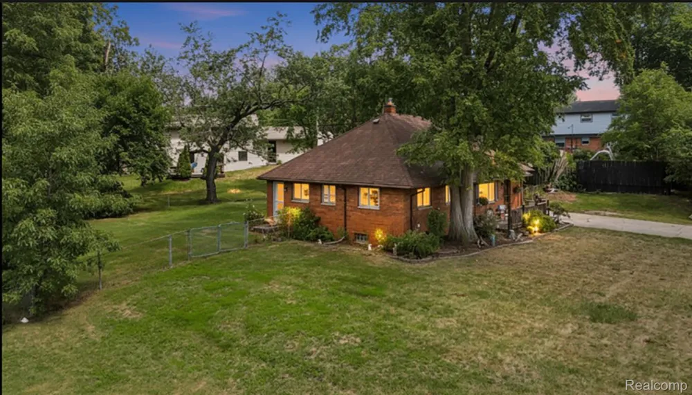 2766 W Huron Street Waterford Charter Township, MI 48328