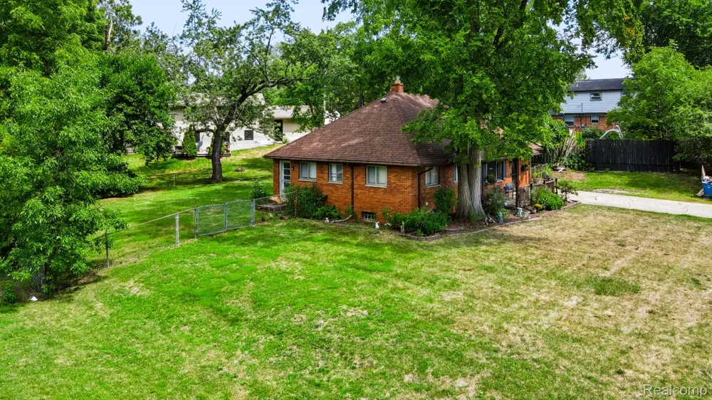 2766 W Huron Street Waterford Charter Township, MI 48328