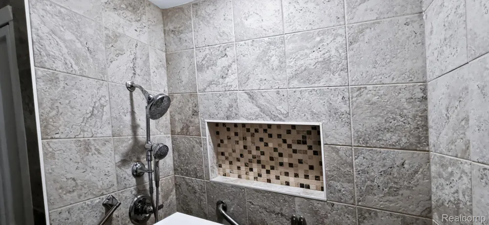 2766 W Huron Street Waterford Charter Township, MI 48328