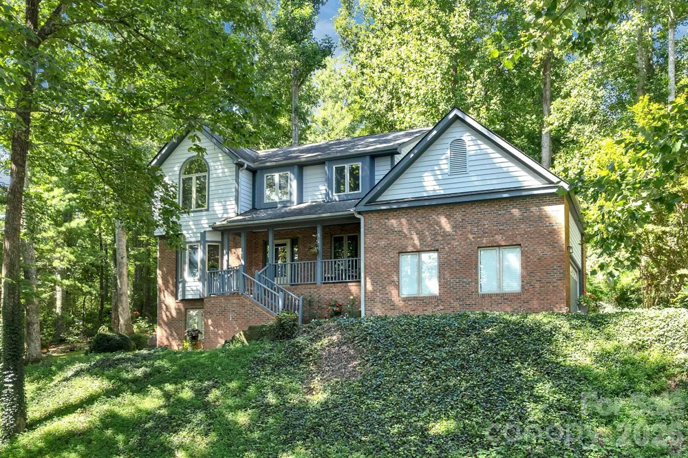25 Weston Heights Drive Asheville, NC 28803