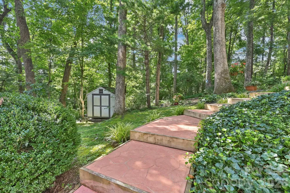 25 Weston Heights Drive Asheville, NC 28803
