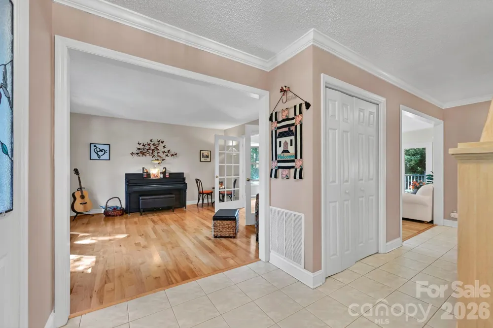 25 Weston Heights Drive Asheville, NC 28803