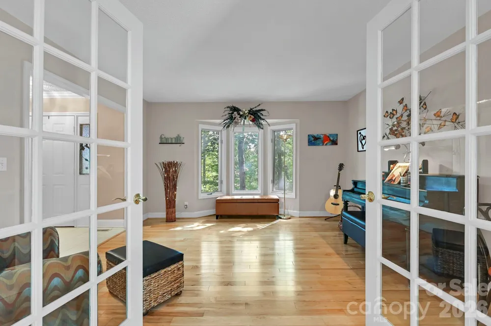 25 Weston Heights Drive Asheville, NC 28803