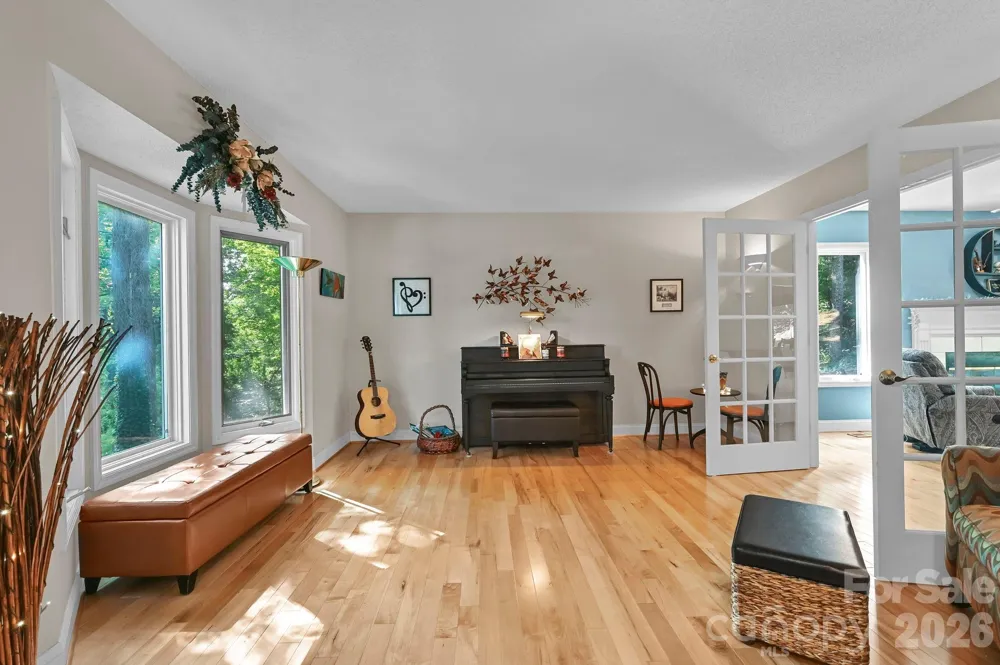 25 Weston Heights Drive Asheville, NC 28803