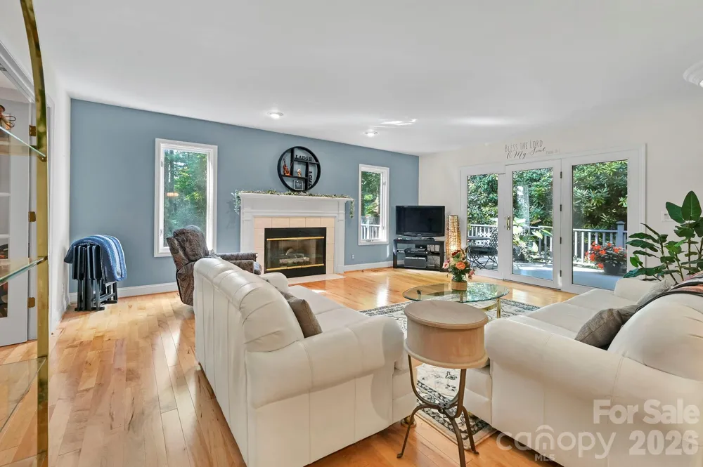 25 Weston Heights Drive Asheville, NC 28803