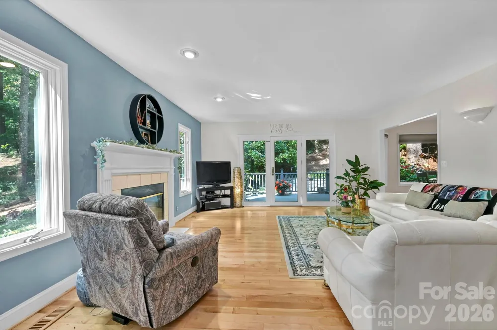 25 Weston Heights Drive Asheville, NC 28803