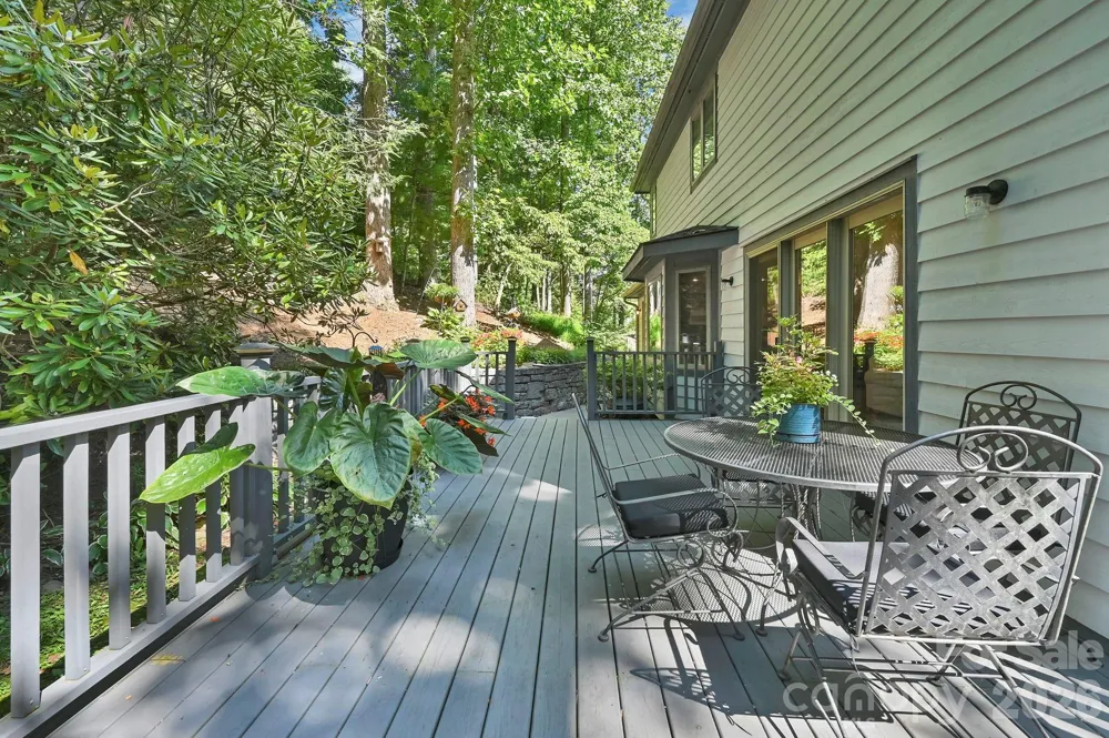 25 Weston Heights Drive Asheville, NC 28803