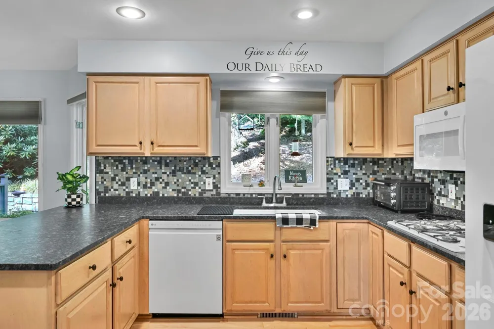 25 Weston Heights Drive Asheville, NC 28803