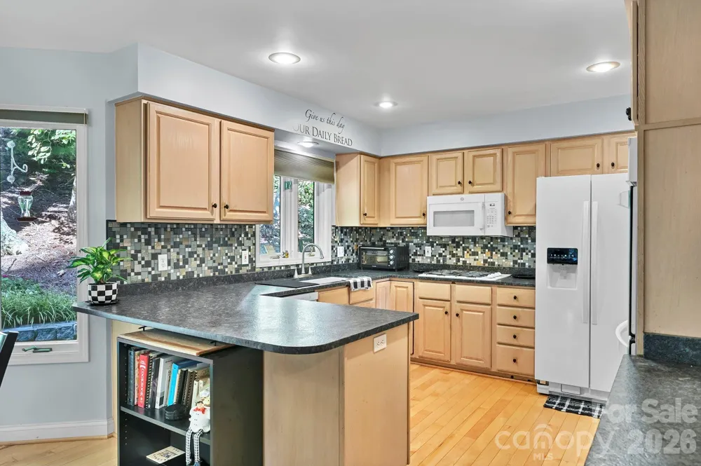 25 Weston Heights Drive Asheville, NC 28803