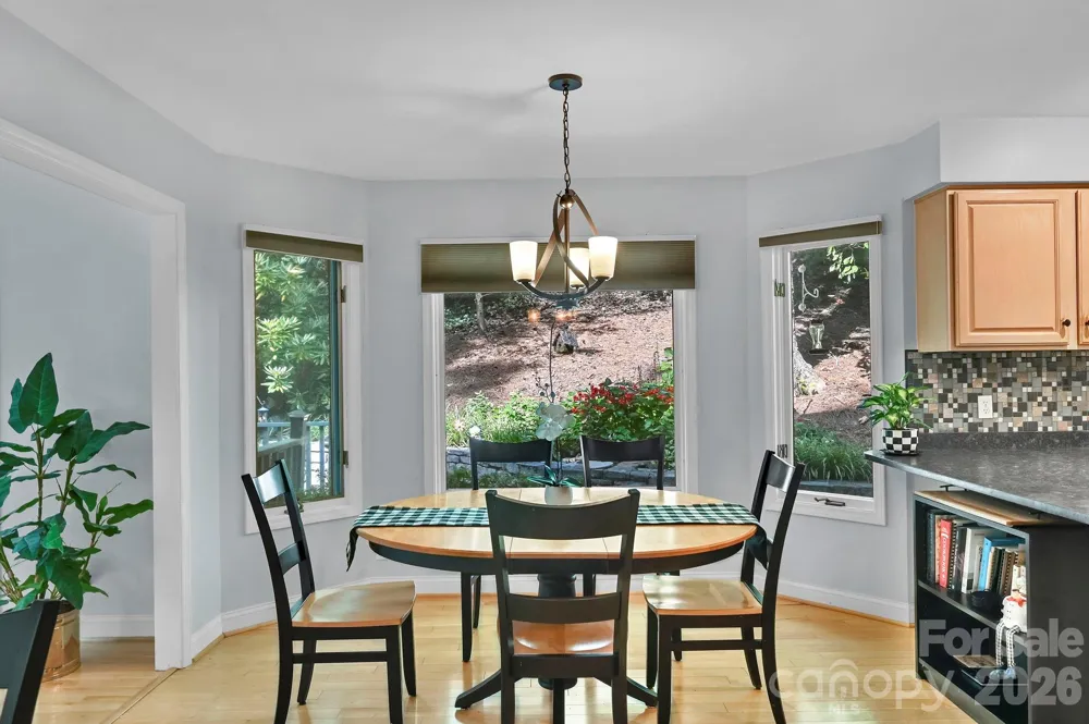 25 Weston Heights Drive Asheville, NC 28803