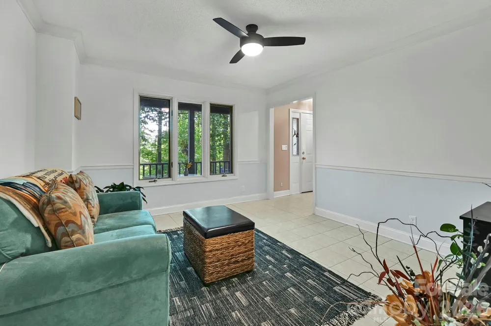 25 Weston Heights Drive Asheville, NC 28803