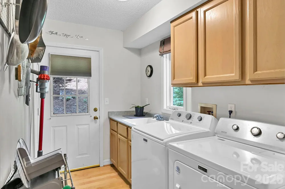 25 Weston Heights Drive Asheville, NC 28803
