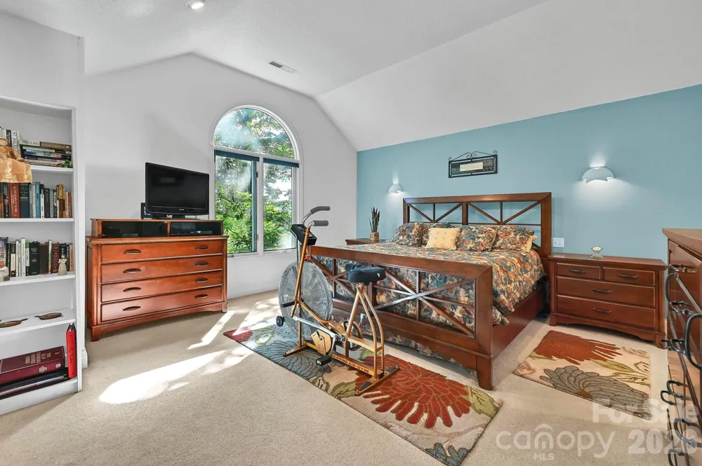 25 Weston Heights Drive Asheville, NC 28803