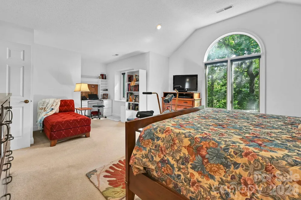25 Weston Heights Drive Asheville, NC 28803