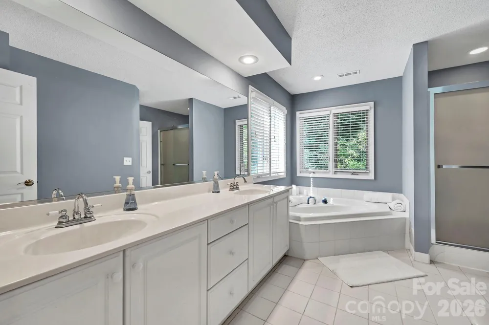 25 Weston Heights Drive Asheville, NC 28803