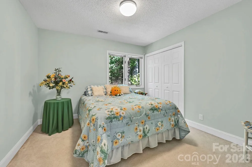 25 Weston Heights Drive Asheville, NC 28803