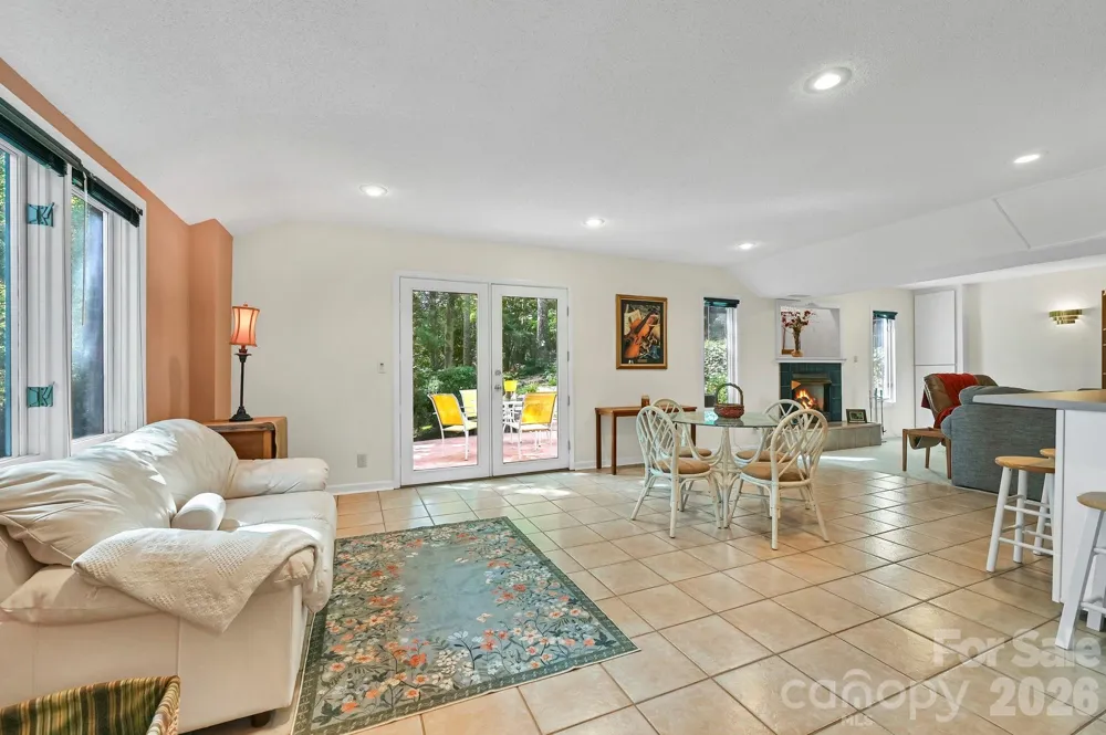25 Weston Heights Drive Asheville, NC 28803