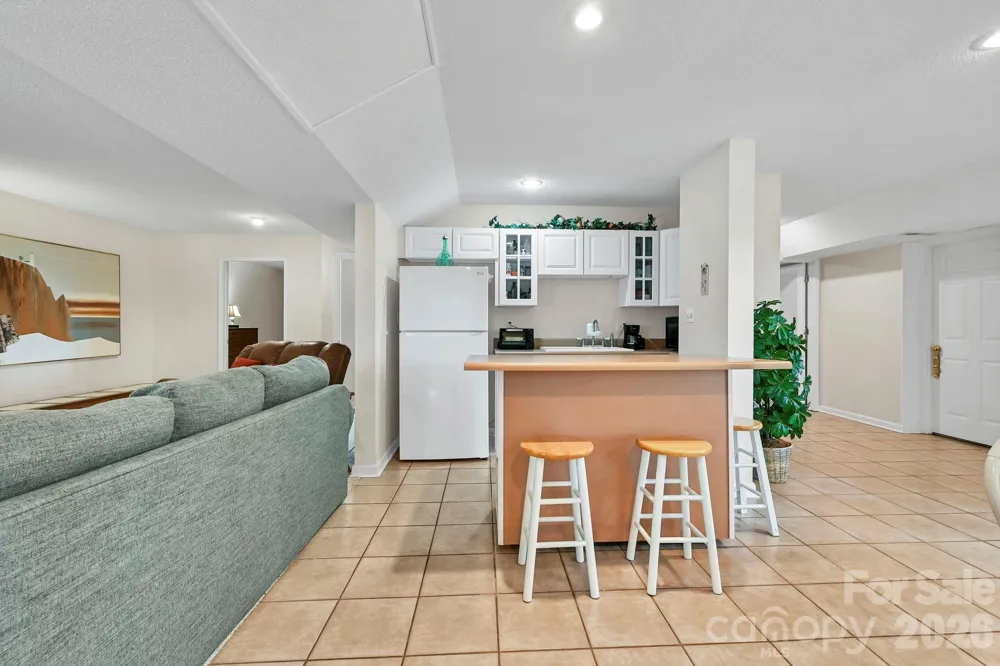 25 Weston Heights Drive Asheville, NC 28803