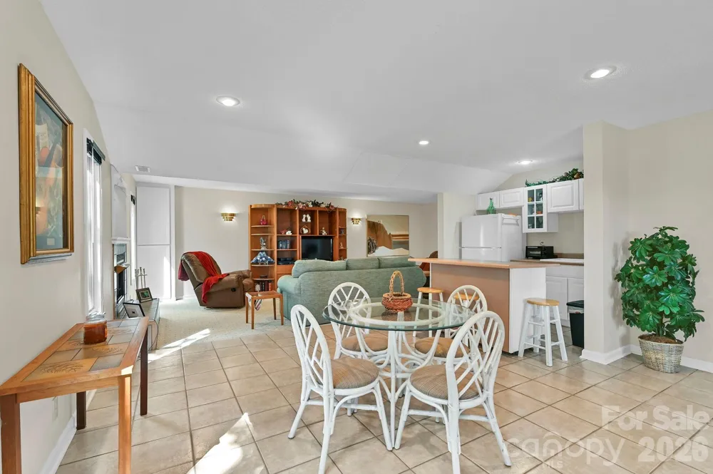 25 Weston Heights Drive Asheville, NC 28803