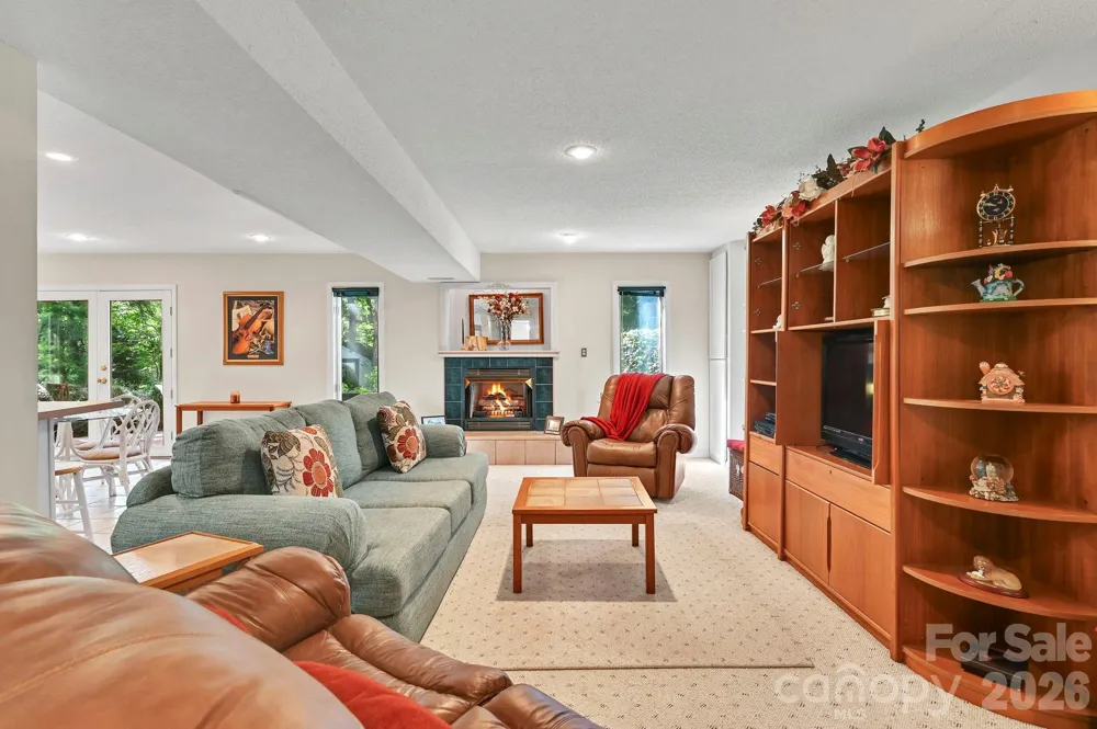 25 Weston Heights Drive Asheville, NC 28803