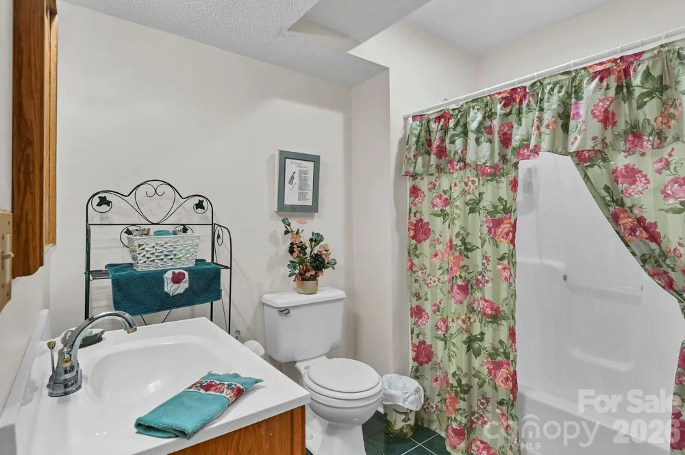 25 Weston Heights Drive Asheville, NC 28803
