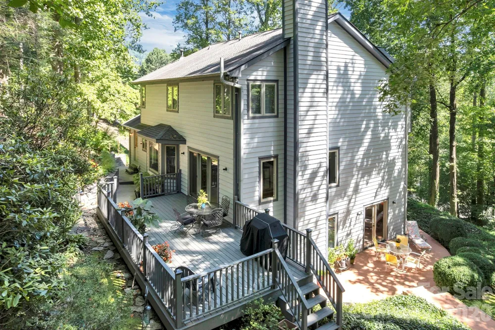 25 Weston Heights Drive Asheville, NC 28803