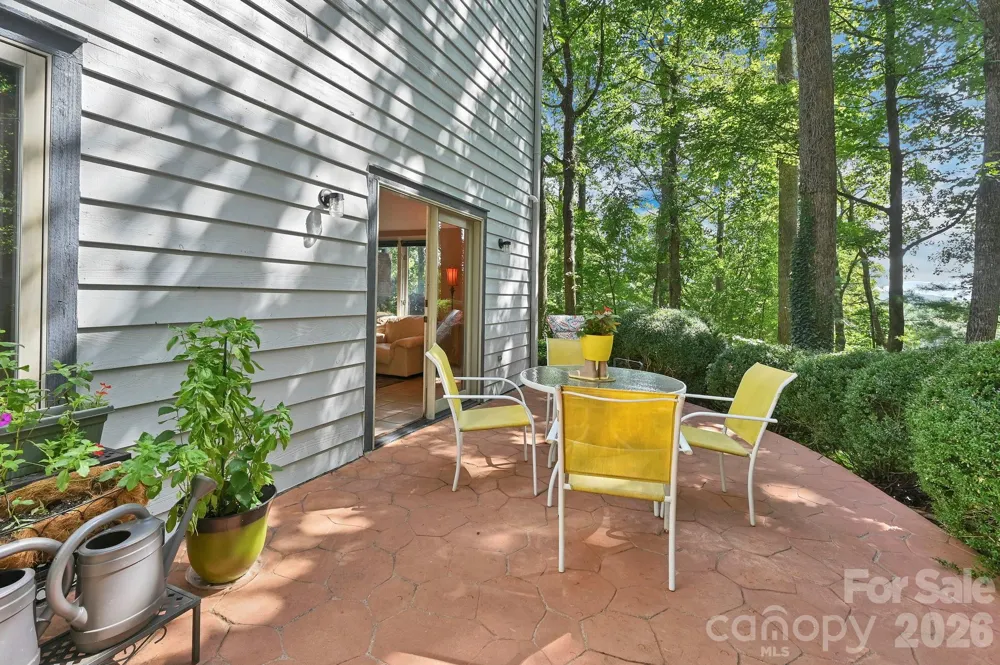 25 Weston Heights Drive Asheville, NC 28803
