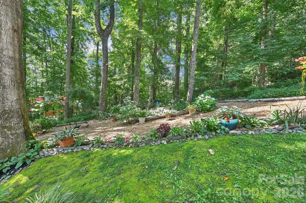 25 Weston Heights Drive Asheville, NC 28803