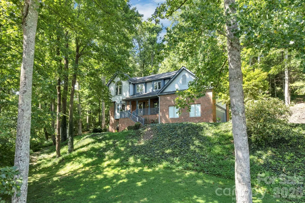 25 Weston Heights Drive Asheville, NC 28803