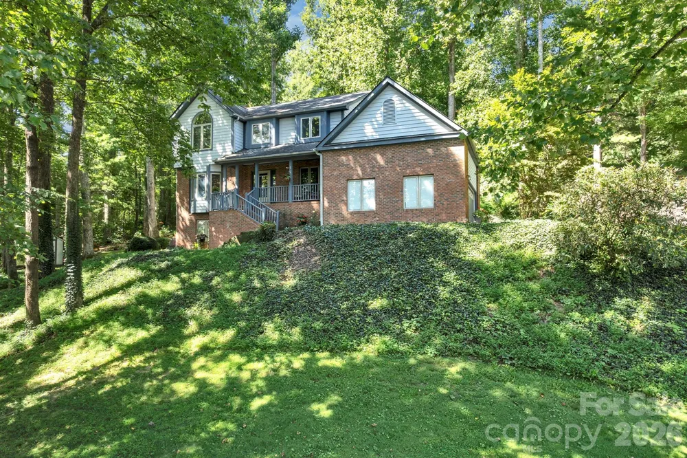 25 Weston Heights Drive Asheville, NC 28803